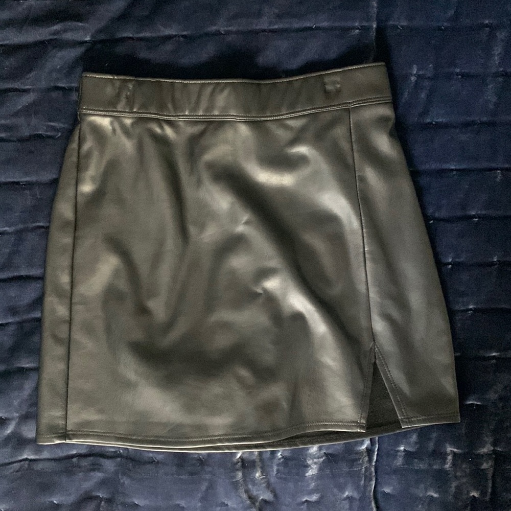 Abercrombie kids black faux leather mini skirt size 11/12